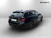 Usata BMW 318 Shadowline 150 CV (110 kW) 2024 Black sapphire metallizzato Station wagon