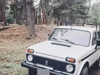 Usata Lada niva 80 CV (58 kW) 1997 Bianco SUV