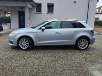 Usado Audi A3 Design 116 CV (85 kW) 2018 Plateado Berlina