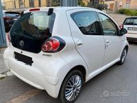 Usata Toyota Aygo 68 CV (50 kW) 2012 Bianco Utilitaria