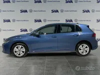 Usata VW Golf VIII Life 116 CV (85 kW) 2025 Blu Berlina