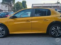 Usata Peugeot 208 Allure 102 CV (75 kW) 2023 Giallo Utilitaria