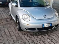 Usata VW New Beetle 105 CV (77 kW) 2006 Grigio Utilitaria