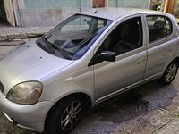 Occasion Toyota Yaris Luna 86 ch (63 kW) 2001 Gris Berline