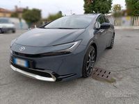 Usata Toyota Prius Lounge 151 CV (111 kW) 2023 Grigio Utilitaria