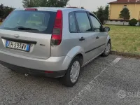 Usata Ford Fiesta 68 CV (50 kW) 2003 Grigio Utilitaria