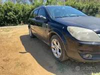 Usata Opel Astra 80 CV (58 kW) 2004 Nero Station wagon