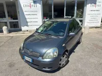 Usata Toyota Yaris 65 CV (47 kW) 2004 Grigio Utilitaria