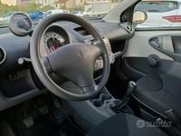 Usata Peugeot 107 68 CV (50 kW) 2011 Rosso Utilitaria