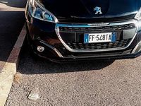 Usata Peugeot 208 82 CV (60 kW) 2016 Nero Utilitaria