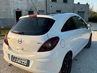 Usata Opel Corsa 75 CV (55 kW) 2011 Bianco Berlina