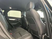 Begagnad Jaguar F-Pace R-Dynamic 204 HK (150 kW) 2021 Svart SUV