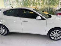 Usata Alfa Romeo Giulietta Exclusive 120 CV (88 kW) 2016 Bianco Utilitaria