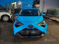 Usata Toyota Aygo Connect Style 72 CV (52 kW) 2020 Blu Utilitaria
