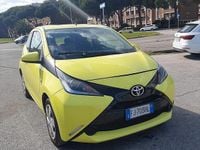 Usata Toyota Aygo 69 CV (50 kW) 2018 Giallo Utilitaria