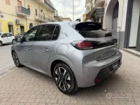 Usata Peugeot 208 Allure 100 CV (73 kW) 2026 Grigio Utilitaria