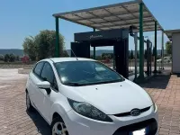 Usata Ford Fiesta 70 CV (51 kW) 2012 Bianco Berlina