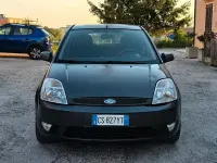 Usata Ford Fiesta 68 CV (50 kW) 2005 Grigio Utilitaria