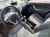 Usata Ford Fiesta 92 CV (67 kW) 2010 Rosso Berlina