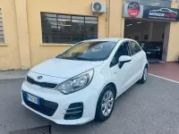 Usata Kia Rio 83 CV (61 kW) 2016 Bianco Utilitaria