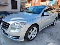 Usata Mercedes R350 265 CV (194 kW) 2012 Grigio Monovolume
