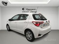 Usata Toyota Yaris Hybrid Active 73 CV (53 kW) 2019 Bianco Utilitaria