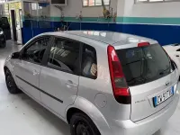 Usata Ford Fiesta Ghia 75 CV (55 kW) 2005 Grigio Utilitaria