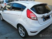 Usata Ford Fiesta Titanium 75 CV (55 kW) 2017 Bianco Utilitaria