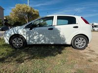 Usata Fiat Grande Punto 69 CV (50 kW) 2012 Bianco Utilitaria