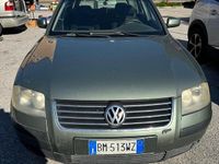 Usata VW Passat 160 CV (117 kW) 2000 Verde Station wagon