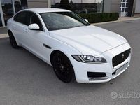 Usata Jaguar XF Prestige 180 CV (132 kW) 2016 Bianco Berlina