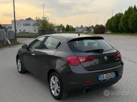 Usata Alfa Romeo Giulietta Distinctive 105 CV (77 kW) 2013 Grigio Utilitaria