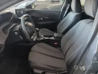 Usata Peugeot 208 Allure 100 CV (73 kW) 2025 Grigio Utilitaria