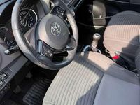 Usata Toyota Yaris 65 CV (47 kW) 2018 Argento Utilitaria