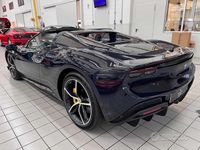 Usata Ferrari 296 663 CV (487 kW) 2024 Blu Cabrio
