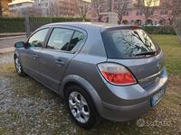 Usata Opel Astra Cosmo 90 CV (66 kW) 2006 Grigio Berlina