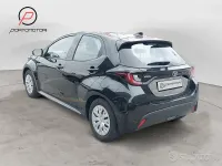 Usata Toyota Yaris Hybrid Active 92 CV (67 kW) 2025 Nero Berlina