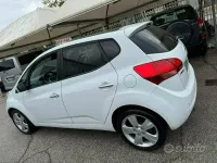 Usata Kia Venga 115 CV (84 kW) 2011 Bianco Utilitaria