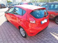 Usata Ford Fiesta 75 CV (55 kW) 2015 Rosso Utilitaria