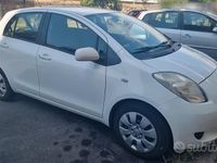 Usata Toyota Yaris Sol 69 CV (50 kW) 2008 Bianco Utilitaria