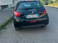 Usata Peugeot 208 90 CV (66 kW) 2014 Nero Utilitaria