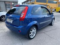 Usata Ford Fiesta Titanium 75 CV (55 kW) 2007 Blu Utilitaria