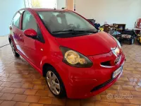 Gebraucht Toyota Aygo 68 PS (50 kW) 2008 Rot Kleinwagen