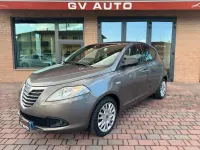 Usata Lancia Ypsilon Silver 69 CV (50 kW) 2016 Grigio Utilitaria