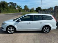 Begagnad Ford Focus 90 HK (66 kW) 2009 Vit Kombi