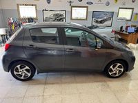 Usata Toyota Yaris Hybrid Business Edition 73 CV (53 kW) 2017 Grigio Berlina