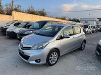 Usata Toyota Yaris 90 CV (66 kW) 2013 Grigio Utilitaria