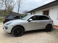 Usata Porsche Cayenne 245 CV (180 kW) 2011 Grigio SUV