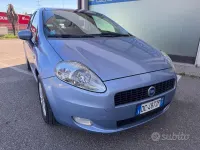 Usata Fiat Grande Punto Emotion 90 CV (66 kW) 2006 Bluazzurro Utilitaria