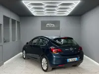 Usata Opel Astra Cosmo 110 CV (80 kW) 2013 Blu/azzurro Berlina